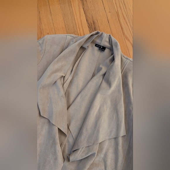 Chic Women's Gray Trench Coat - Picture 3 of 5